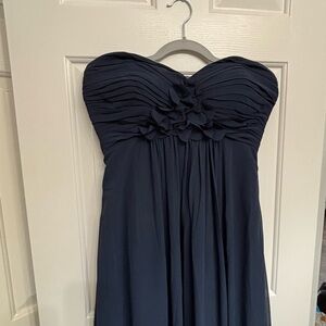 Chic Strapless Navy Dress with Ruched Bodice